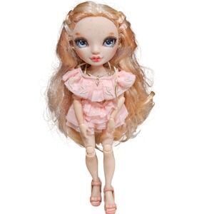 Rainbow High Victoria Whitman Series 5 Fashion Doll Pink Ruffled Outfit Freckles
